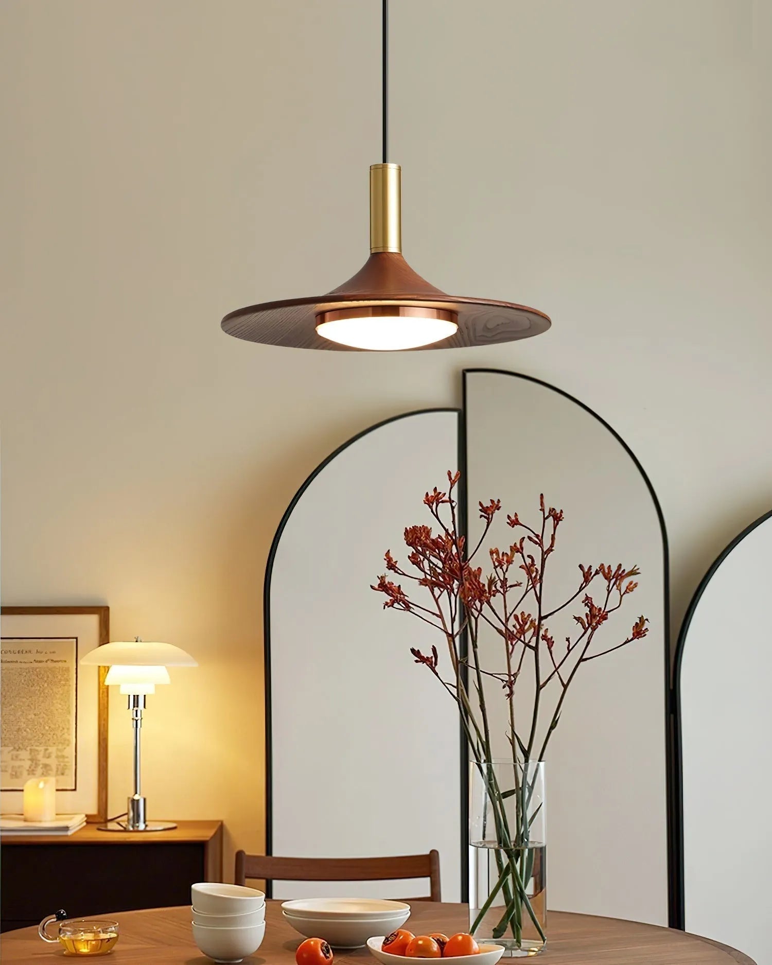 Hat Midcentury Pendel